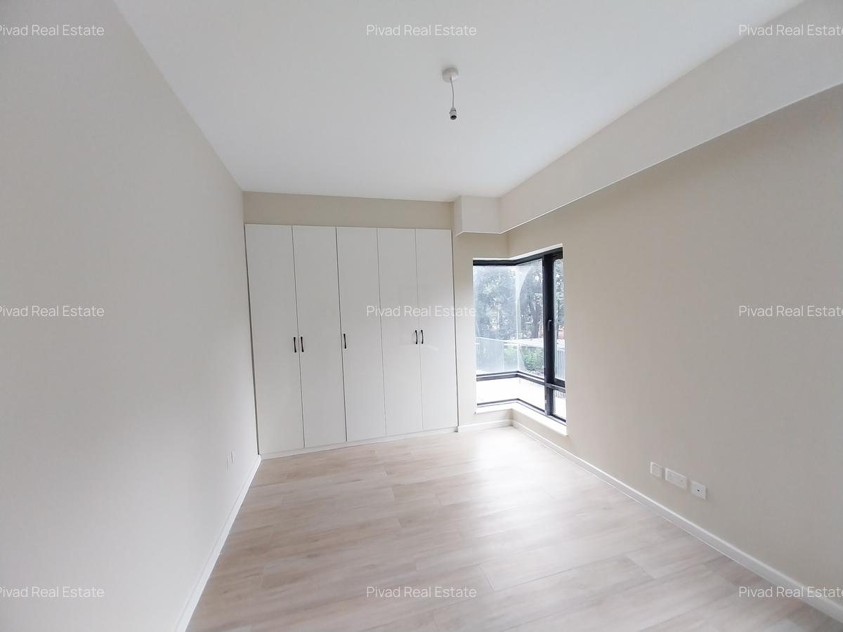 2 Bed Apartment with Swimming Pool in Riverside - 5