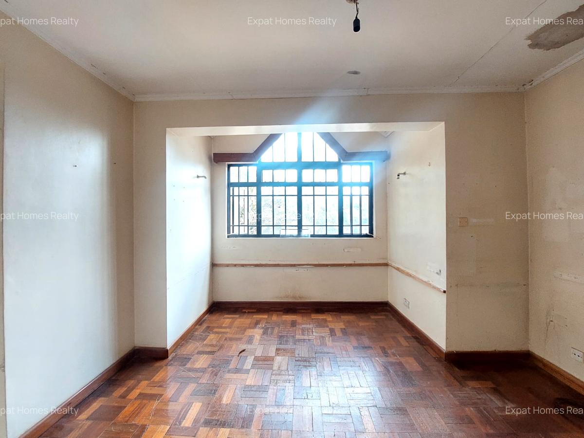 4 Bed House in Lavington - 7
