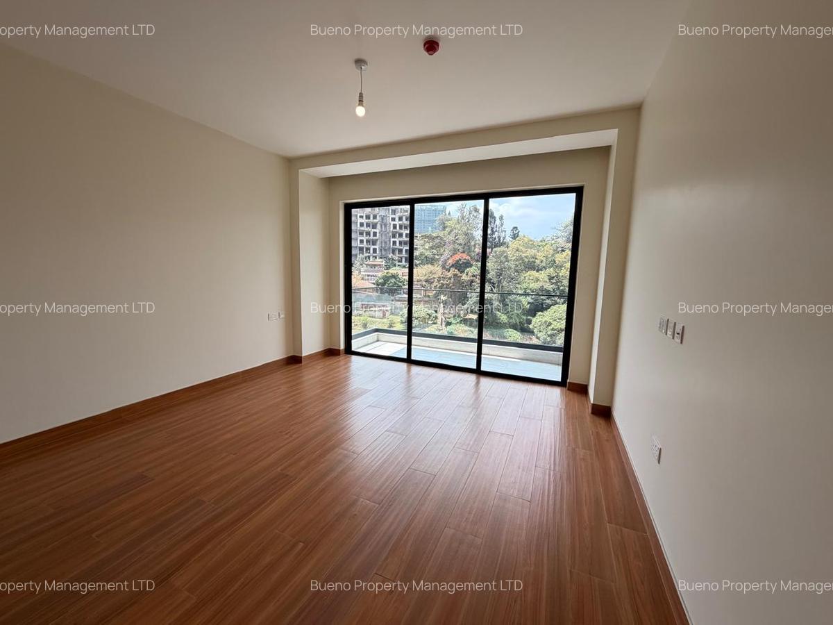 3 Bed Apartment with Swimming Pool in Riverside - 2