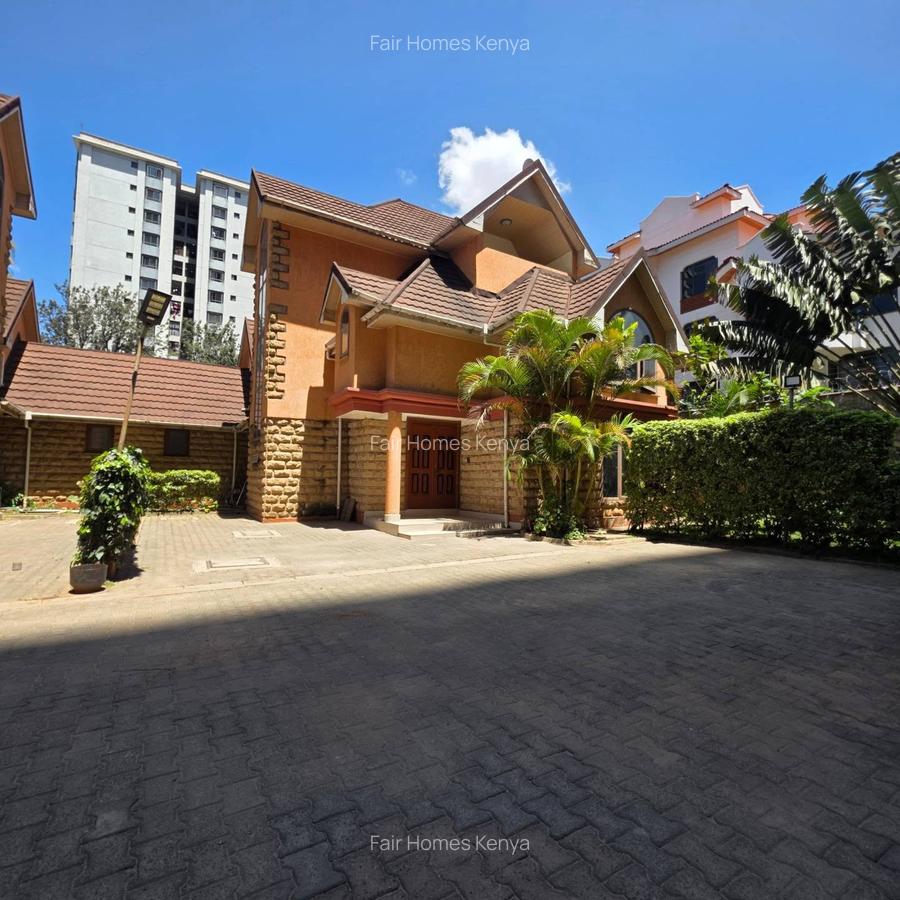 5 Bed Townhouse with En Suite at Othaya Road - 1