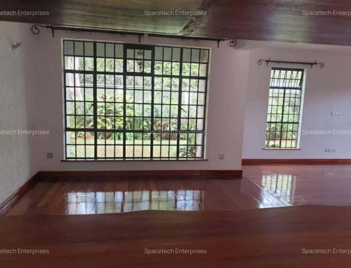 4 Bed Townhouse with En Suite in Spring Valley - 9