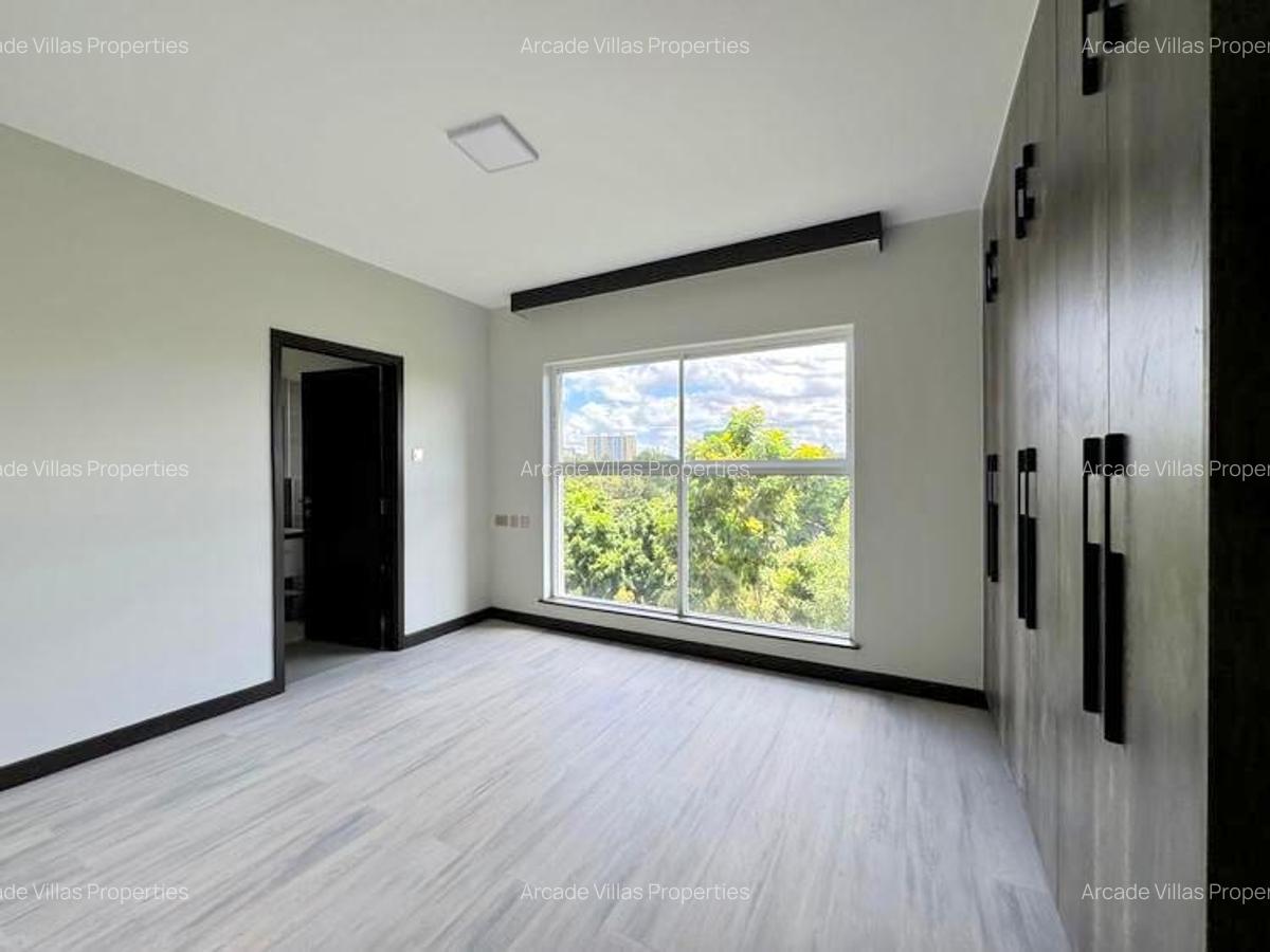 3 Bed Apartment with En Suite in Riverside - 6