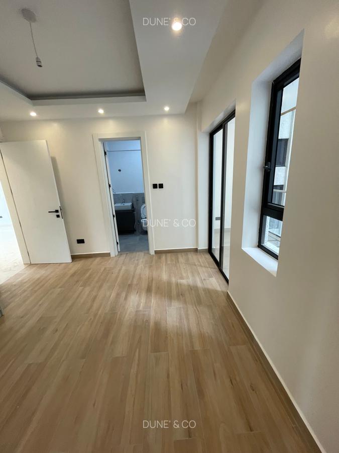 Serviced 2 Bed Apartment with En Suite in Westlands Area - 15