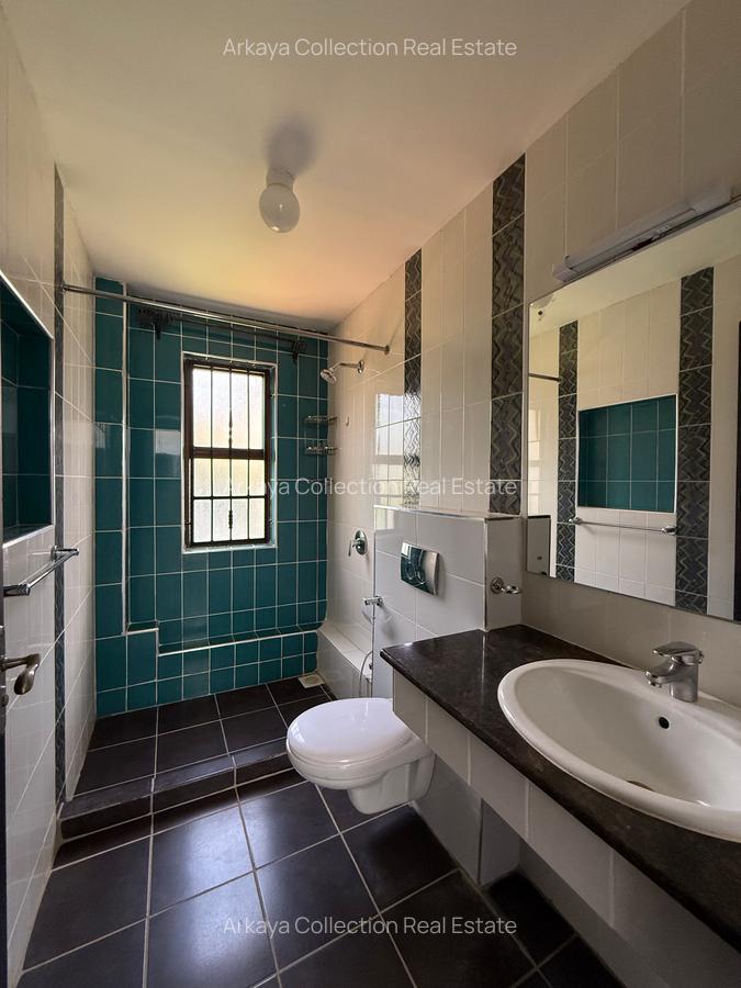 5 Bed House with En Suite in Runda - 13