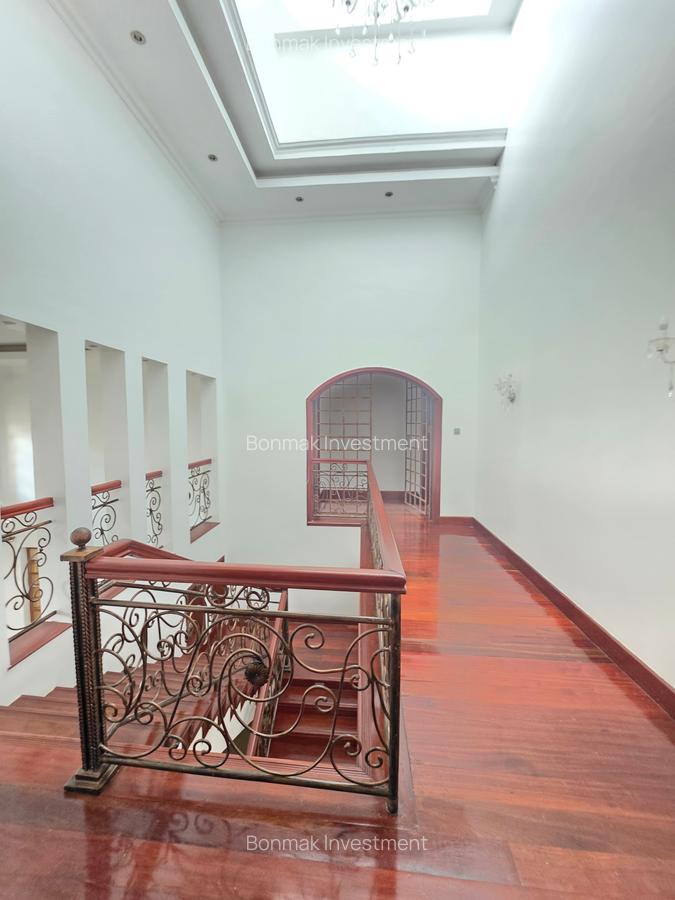 5 Bed House with En Suite at Old Runda - 17