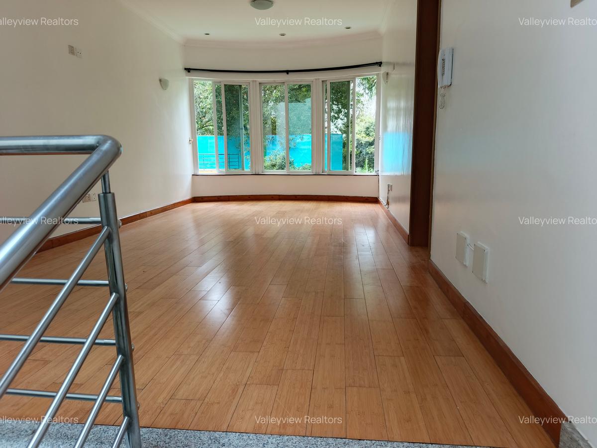 4 Bed Townhouse with En Suite at Riverside - 6