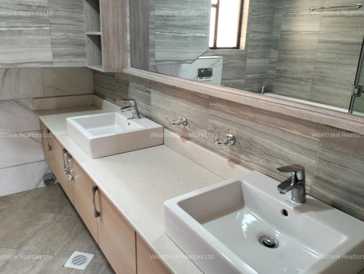 5 Bed Townhouse with En Suite at Lavington - 13
