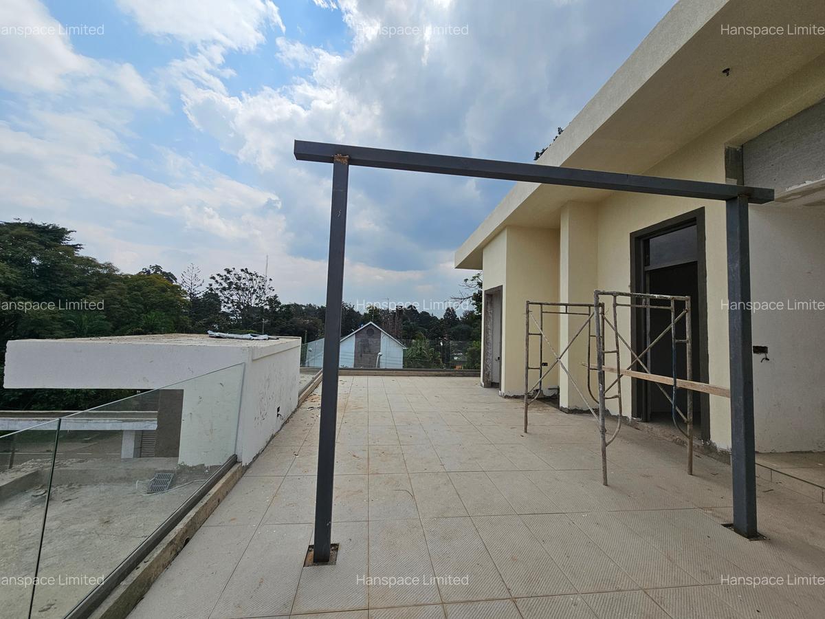 5 Bed Villa with En Suite in Lavington - 12