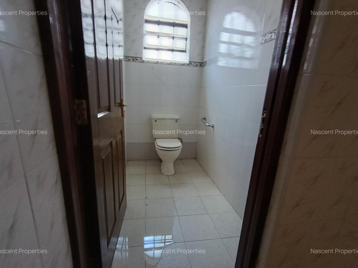 4 Bed House with En Suite in Ridgeways - 19