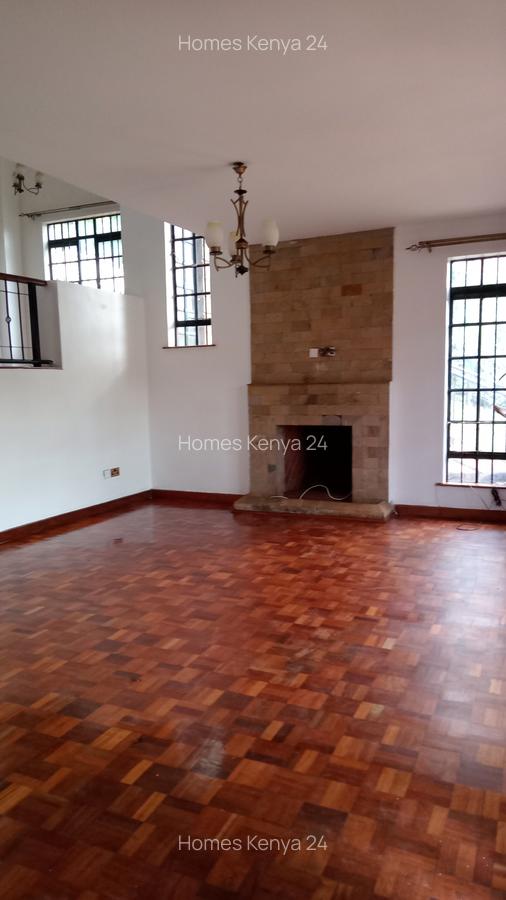 4 Bed Townhouse in Redhill - 11