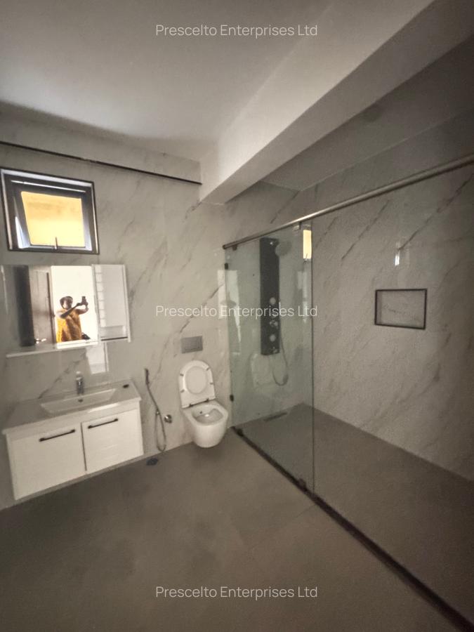 3 Bed Apartment with En Suite at Off Links Road - 12