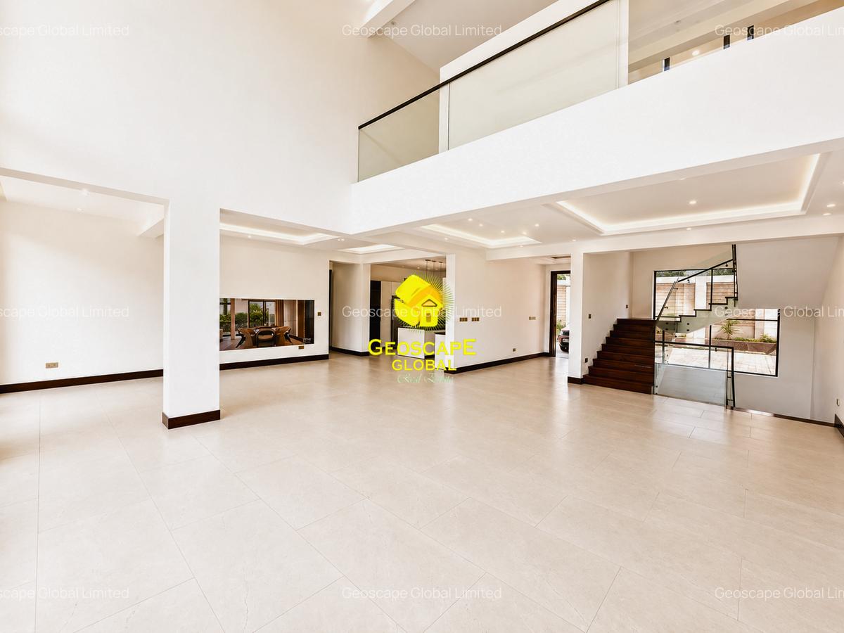 5 Bed Villa with En Suite in Spring Valley - 3