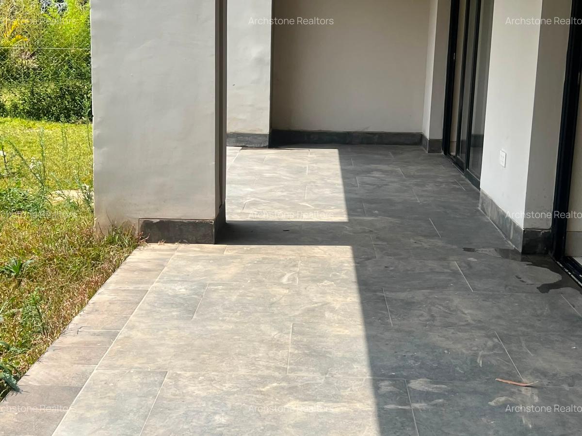 5 Bed Townhouse with En Suite in Brookside - 6