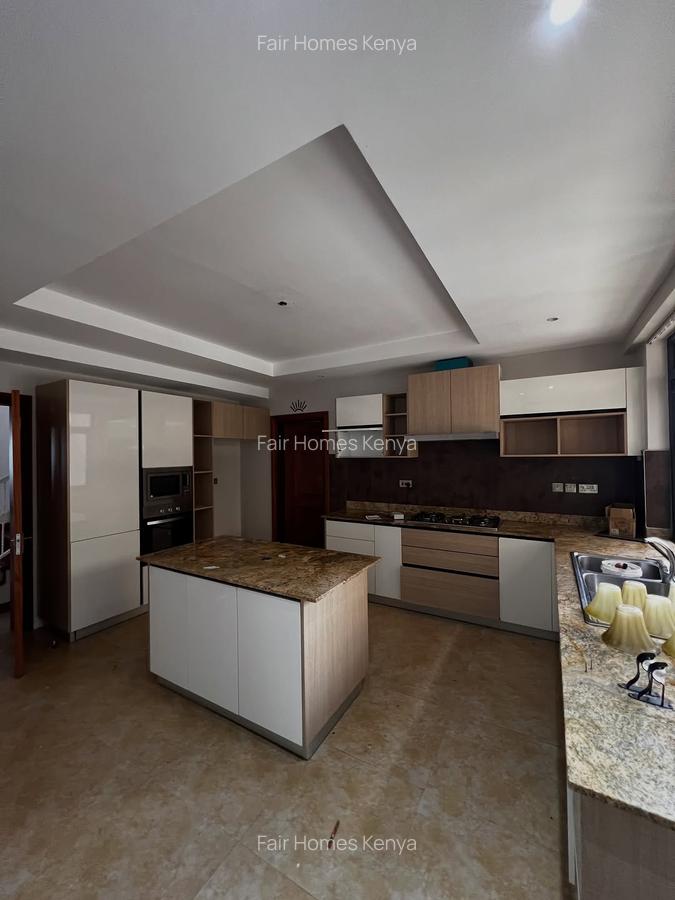 4 Bed Apartment with En Suite at Riverside Drive - 8