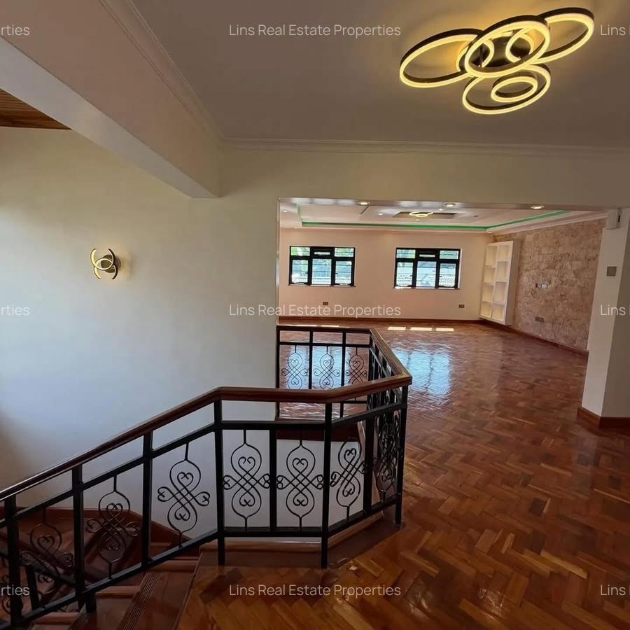 5 Bed House with En Suite in Runda - 16