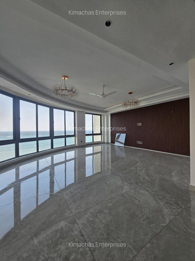 3 Bed Apartment with En Suite at 1St Ave - 3