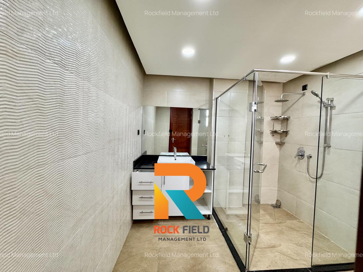 4 Bed Apartment with En Suite in General Mathenge - 12