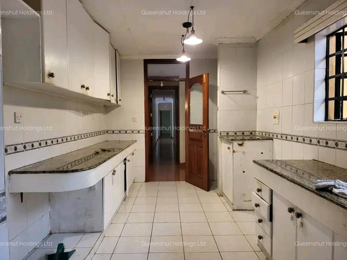 4 Bed House with En Suite at Loresho Crescent - 7