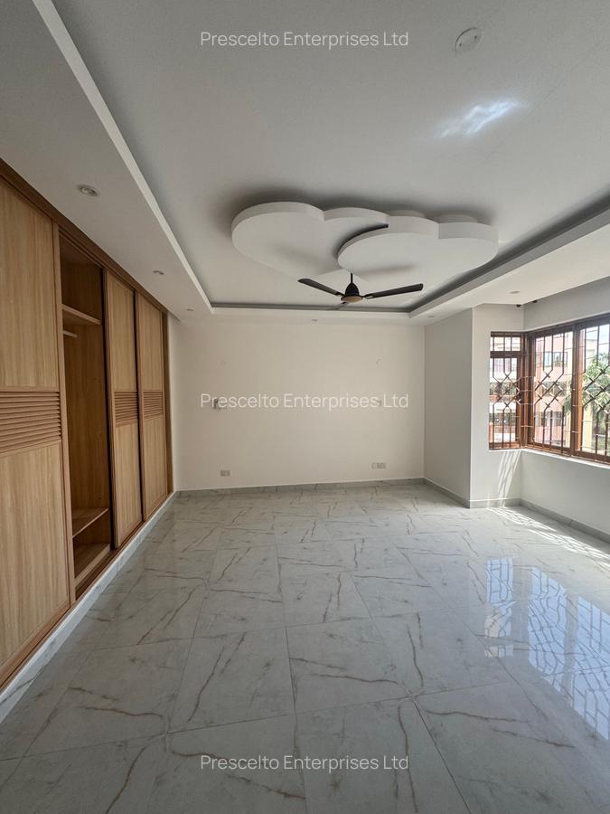 3 Bed Apartment with En Suite at Off Links Road - 6