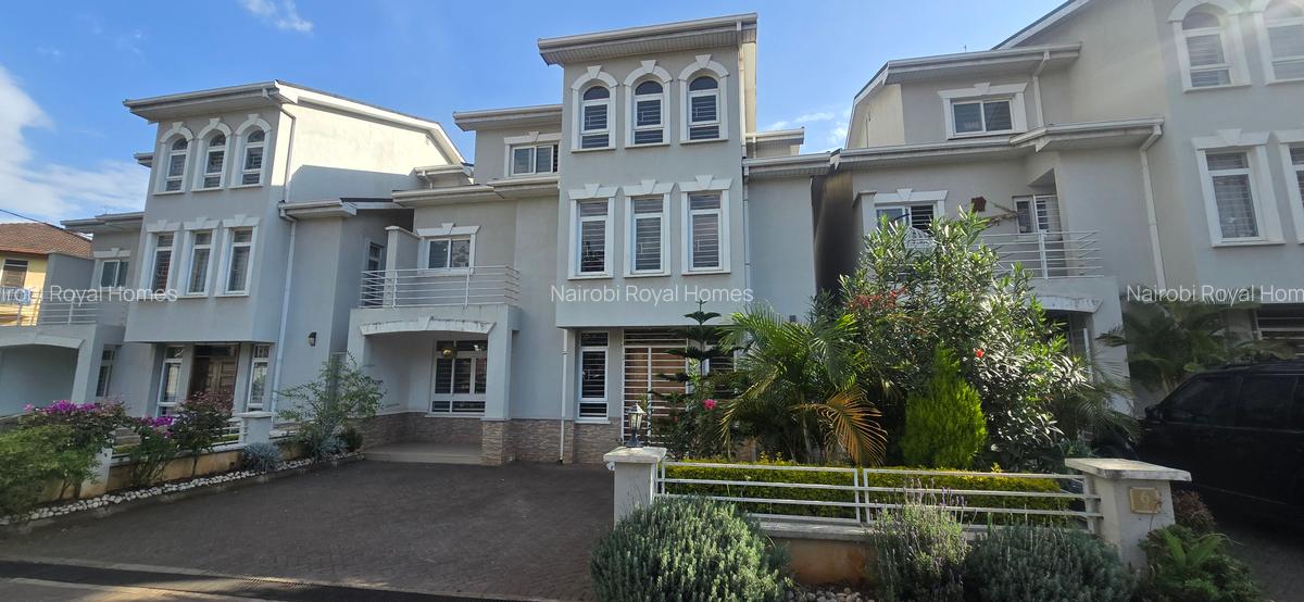5 Bed Townhouse with En Suite at Lavington Road - 2