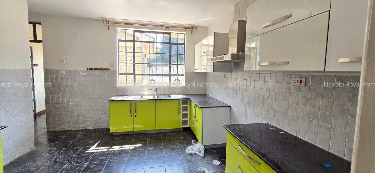 5 Bed House with En Suite at New Kitisuru - 12