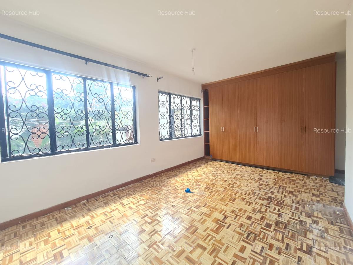 6 Bed House with En Suite at Nyari - 3