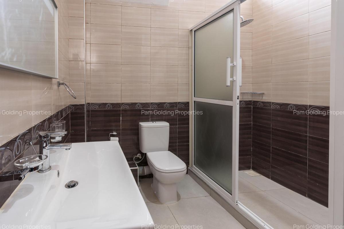 5 Bed House with En Suite in Karen - 12