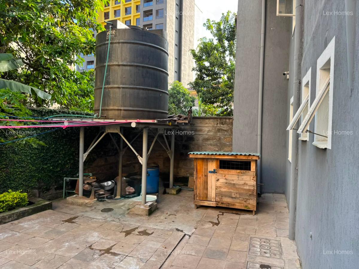 5 Bed House with En Suite at Langata Road - 8