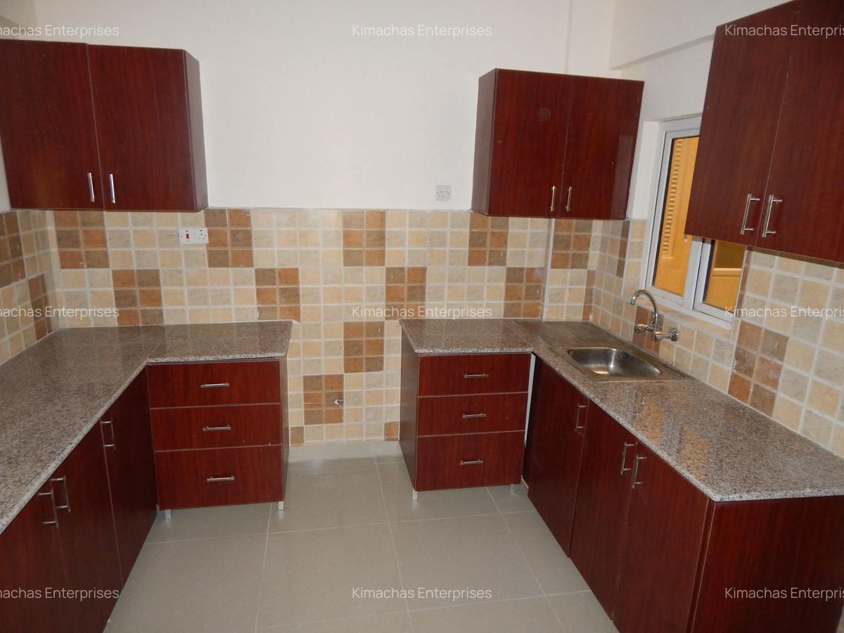 3 Bed Apartment with En Suite at Greenwood Dr - 8