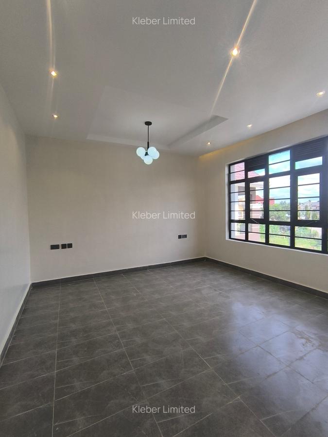 4 Bed House with En Suite at Membley - 16