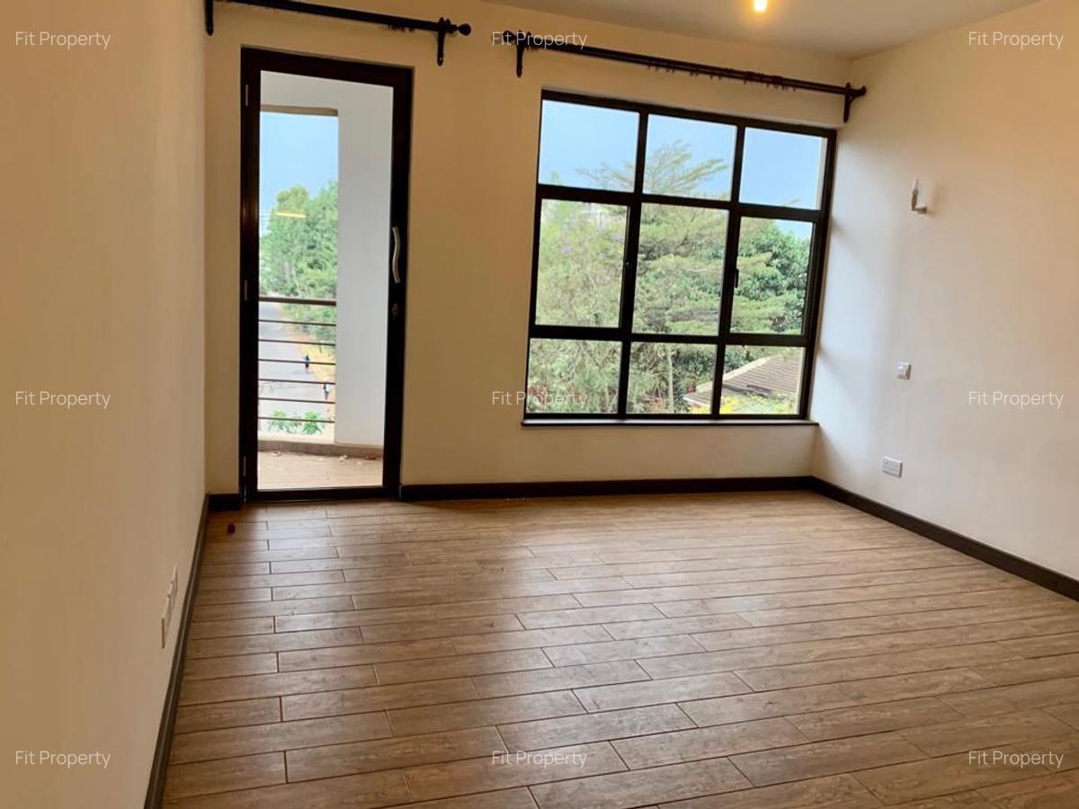 3 Bed Apartment with En Suite in Parklands - 13