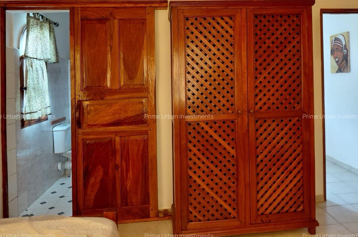 4 Bed House with En Suite at Watamu Beach - 2