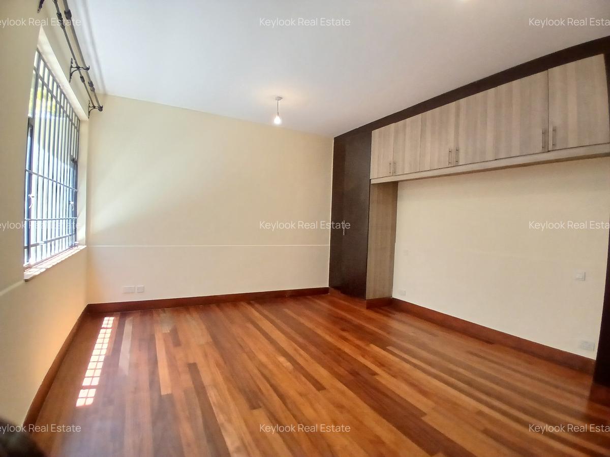5 Bed Townhouse with En Suite at Lavington Green - 11