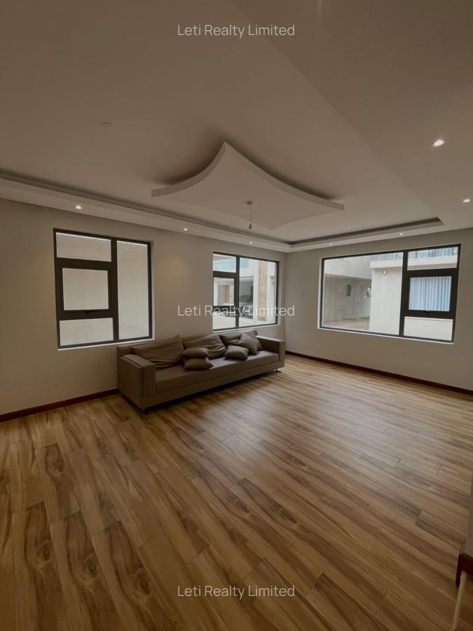 6 Bed Townhouse with En Suite in Lavington - 3
