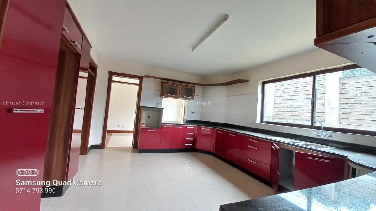 5 Bed Townhouse with En Suite at Gravellia Grove - 10