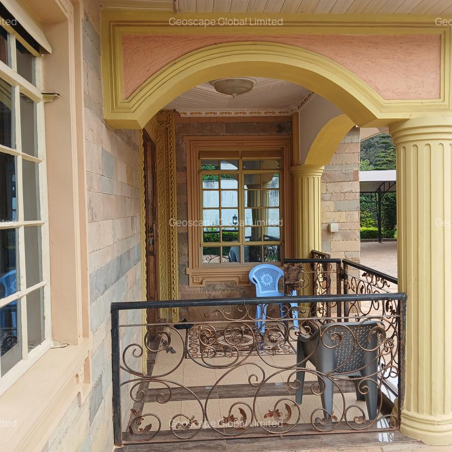 5 Bed House with En Suite in Runda - 2
