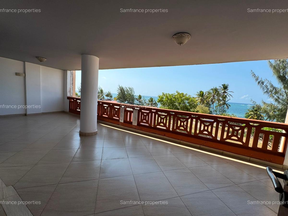 Serviced 3 Bed Apartment with En Suite at Lamera Beach - 15