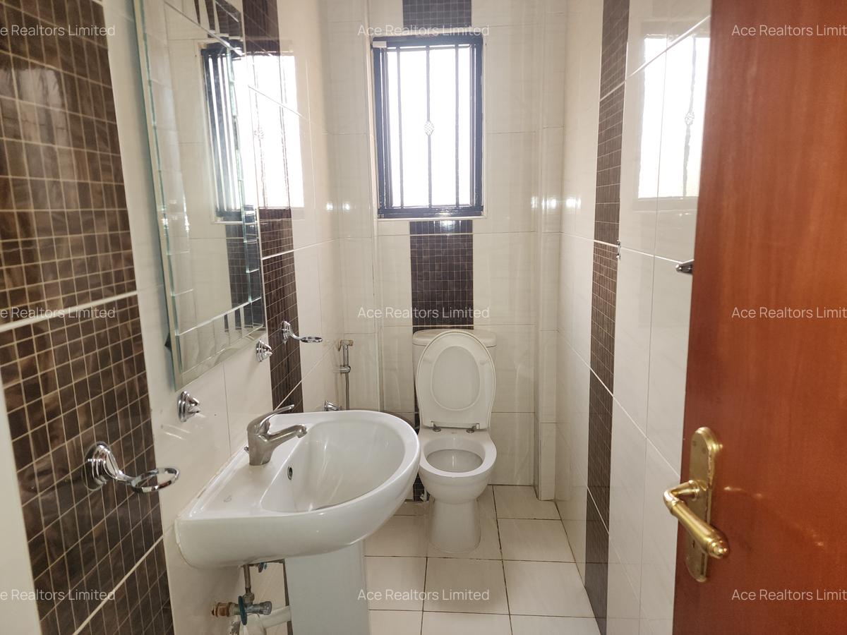 3 Bed Apartment with En Suite at Hatheru Road - 7