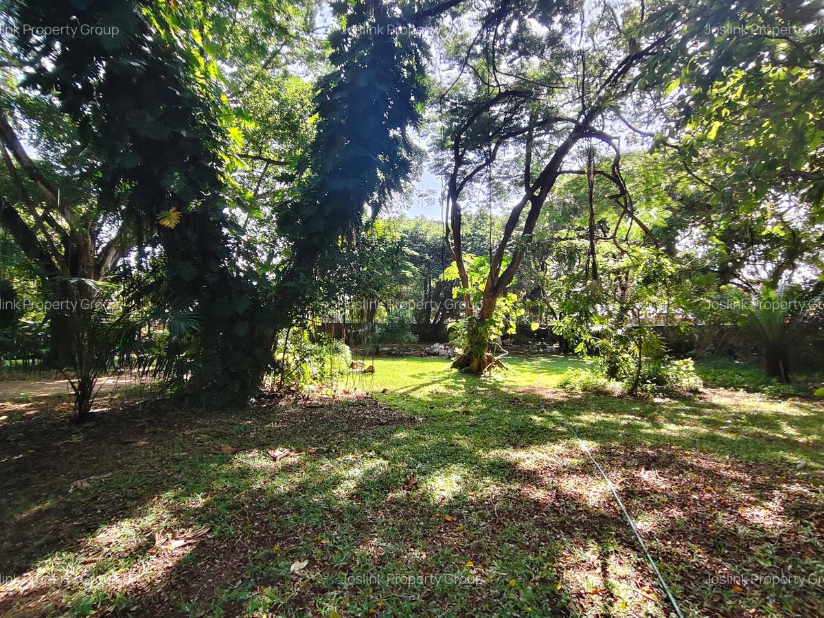 5 Bed House with En Suite at Greenwood Drive - 6