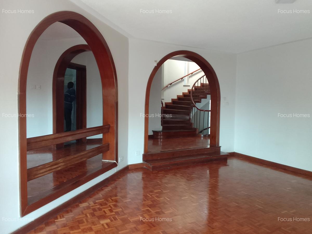 4 Bed Townhouse with En Suite in Lavington - 19