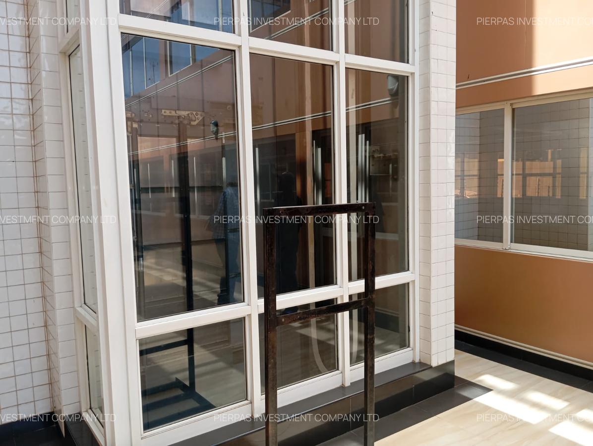 15,000 ft² Office with Service Charge Included in Riverside - 8