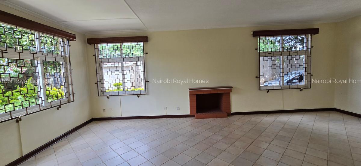 4 Bed Townhouse with En Suite at Lavington Off Convent Drive - 17