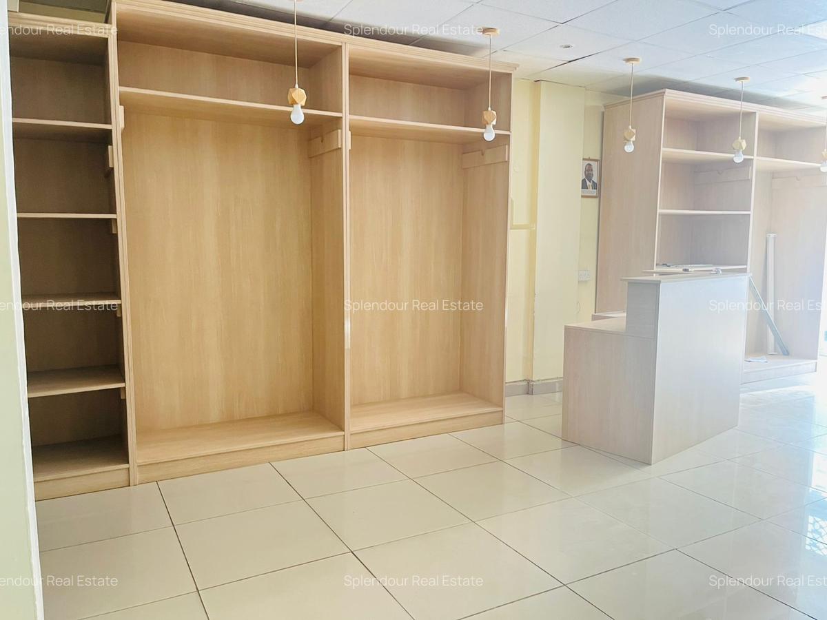 1,000 ft² Commercial Property with Service Charge Included in Parklands - 2