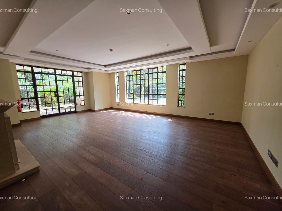 5 Bed House with En Suite in Runda - 2