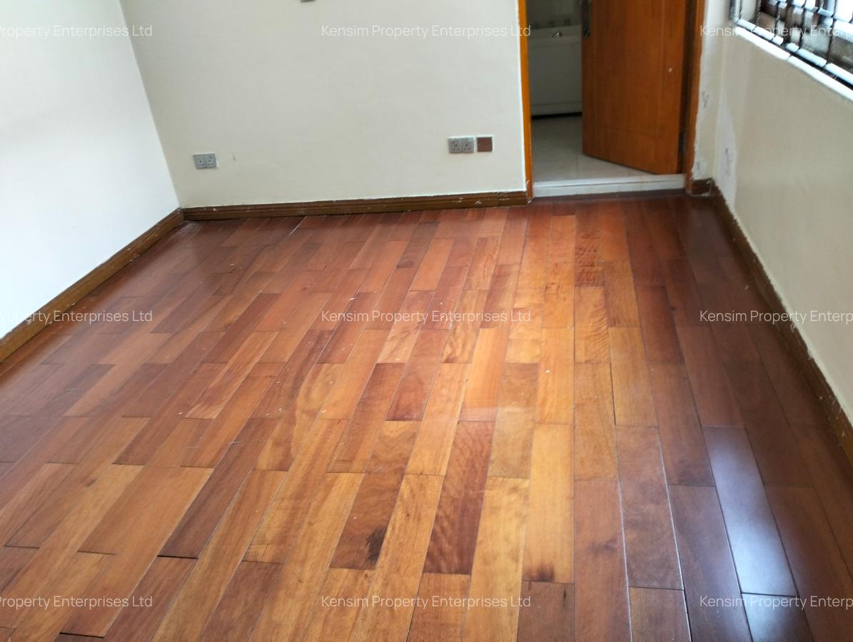 5 Bed Townhouse with En Suite in Lavington - 14