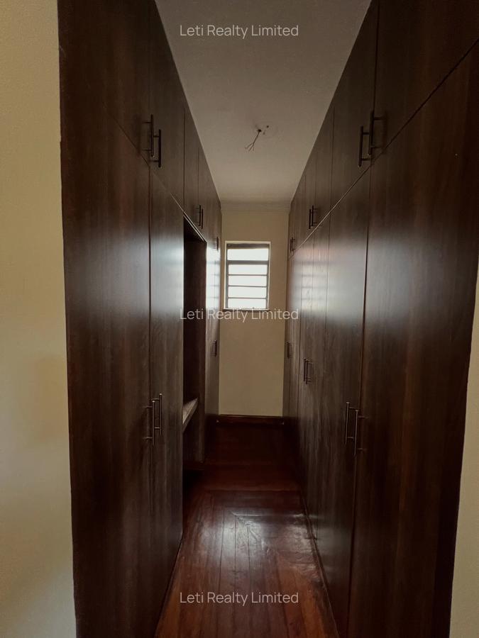 5 Bed Townhouse with En Suite in Lavington - 11