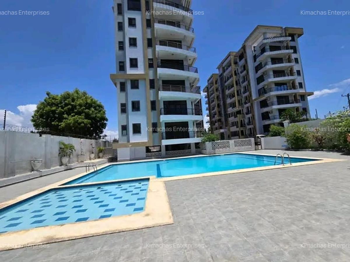 3 Bed Apartment with En Suite at Greenwood Dr - 1