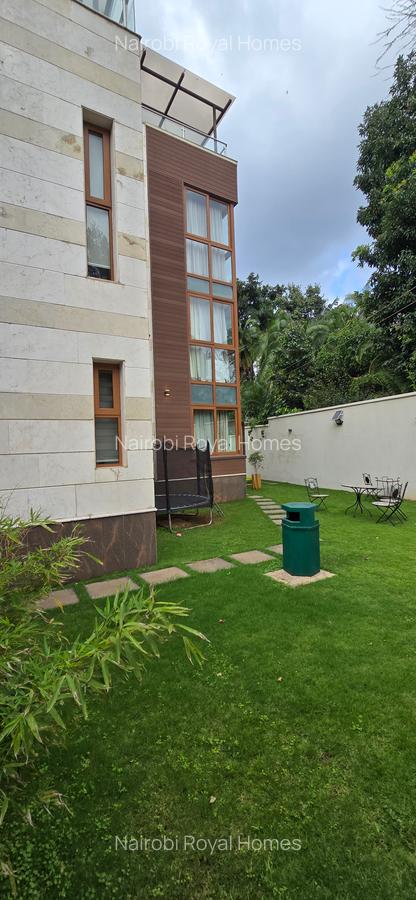 6 Bed Townhouse with En Suite at Lavington Green - 2