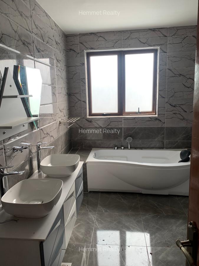 4 Bed Townhouse with En Suite in Runda - 12