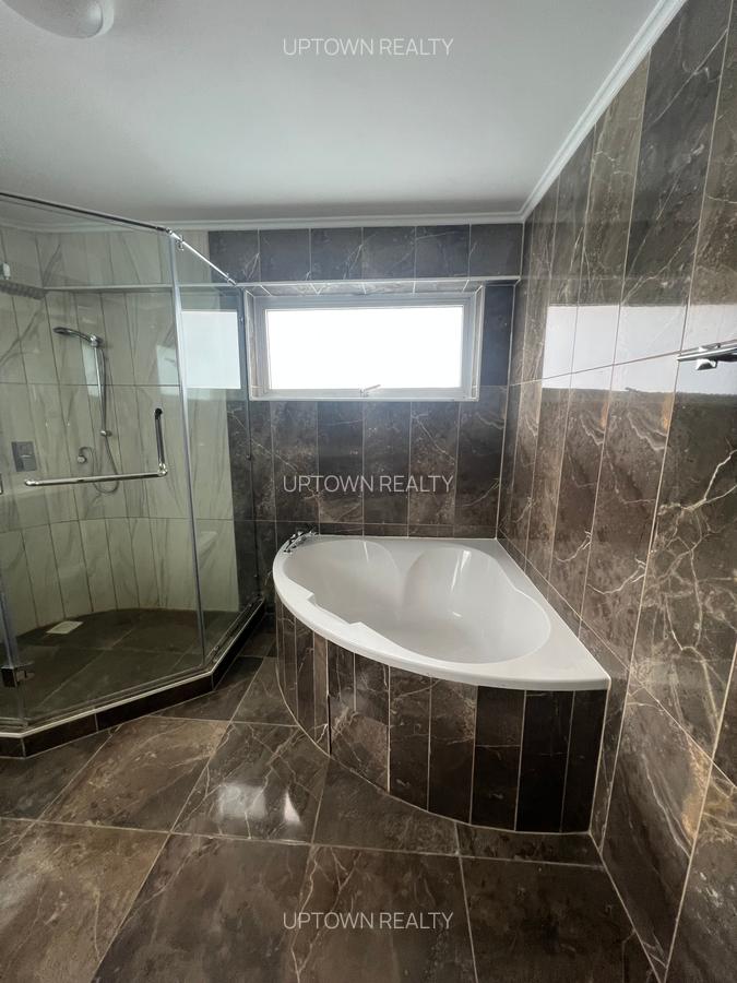 4 Bed Apartment with En Suite at Riverside - 12